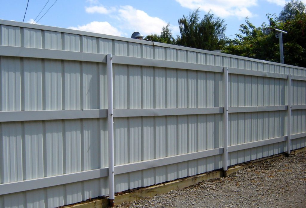 How To Paint Your Fence Naomi Findlay, How To Build A Horizontal Corrugated Metal Fence