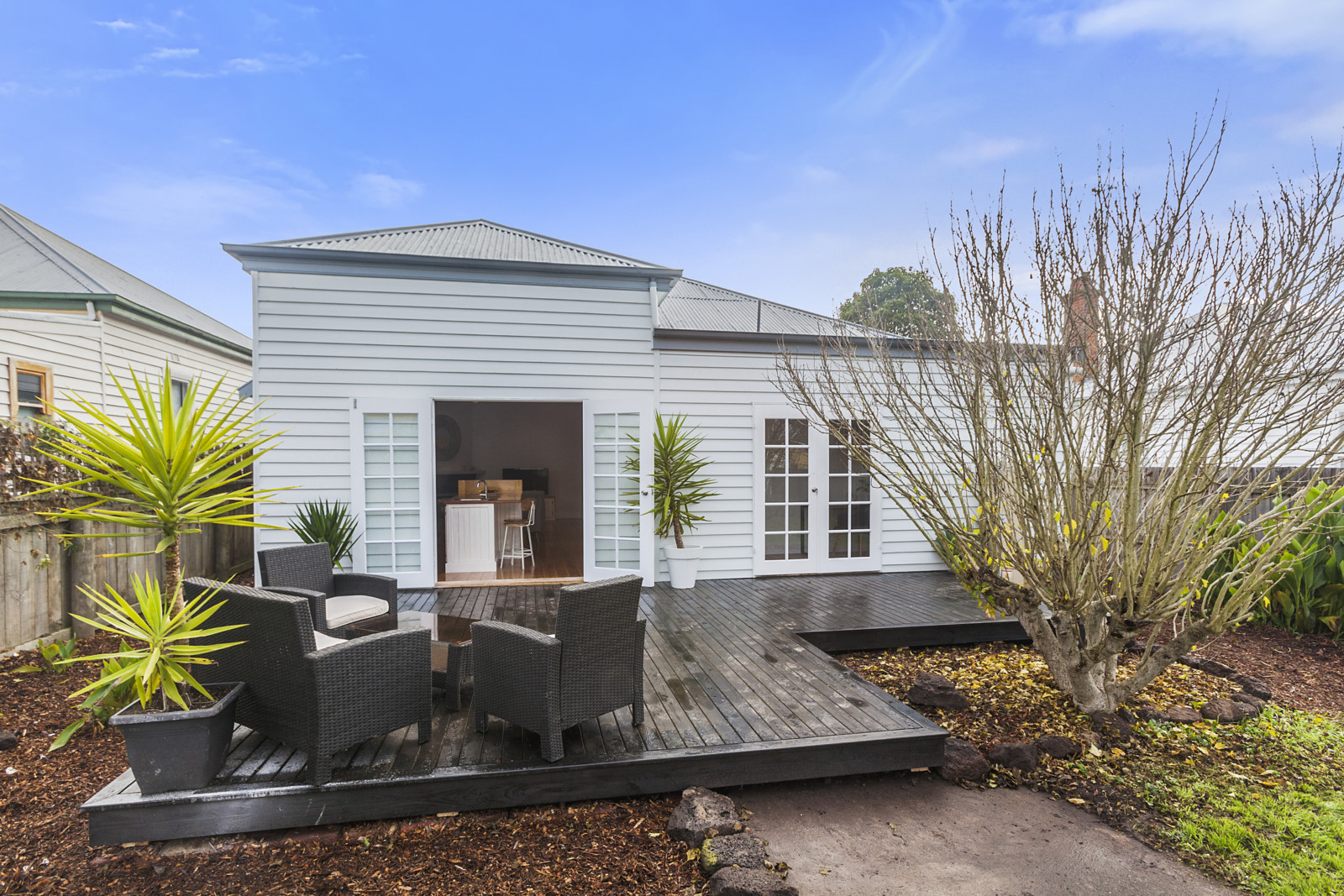 011_Open2view_ID463717-54__Pollock_Street